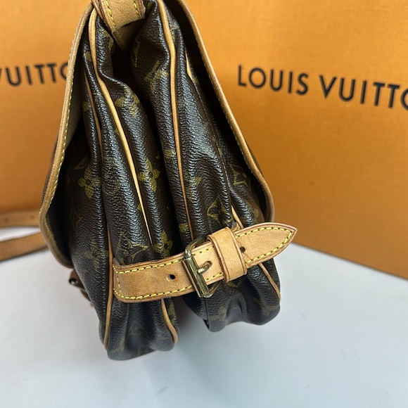 LV47 LOUIS VUITTON mono saumur 30 - Picture 5 of 13